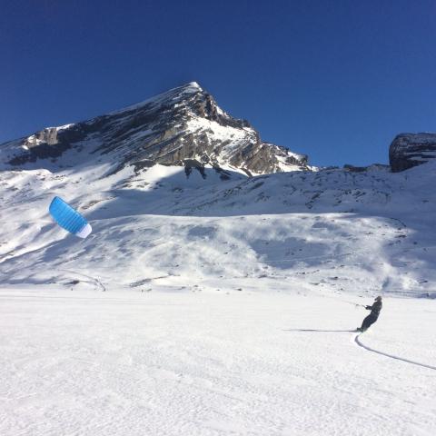 Aventure snowkite Loèche-les-Bains