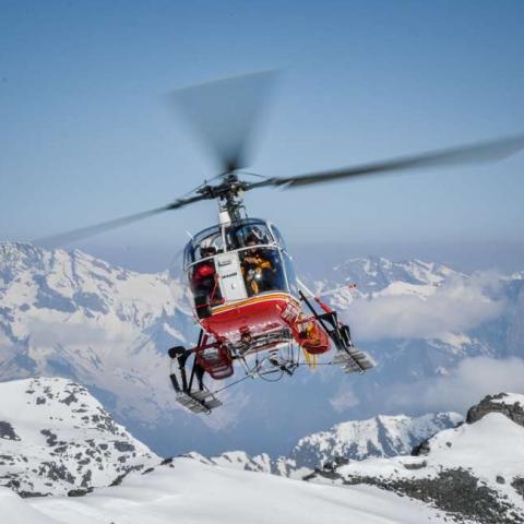 Vol en hélicoptère dans la Suisse